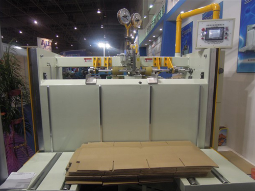 單片雙伺服半自動釘箱機(jī)（前照）